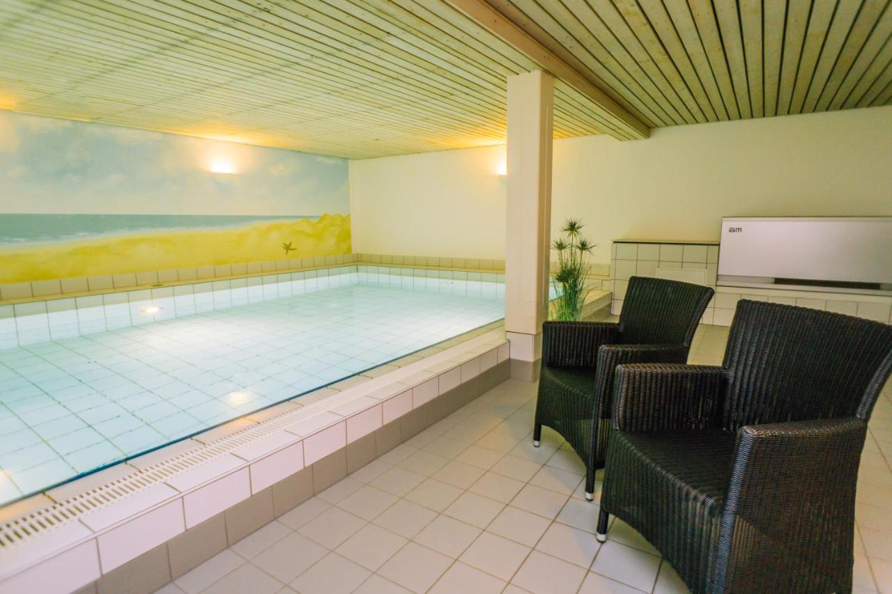 Gemuetliche Wohnung Unter Reet Mit Pool Und Sauna In Кайтум Екстер'єр фото